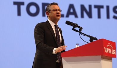 Özgür Özel: Biz Sevr’i yırtıp atanların izinden yürüyoruz