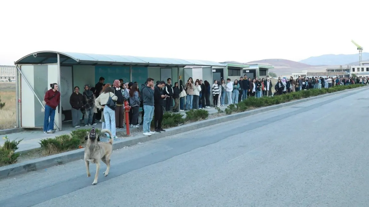 Ankaralı öğrencilerin “Mansur Yavaş” isyanı! Otobüs seferleri azaldı okul yolu çileye döndü