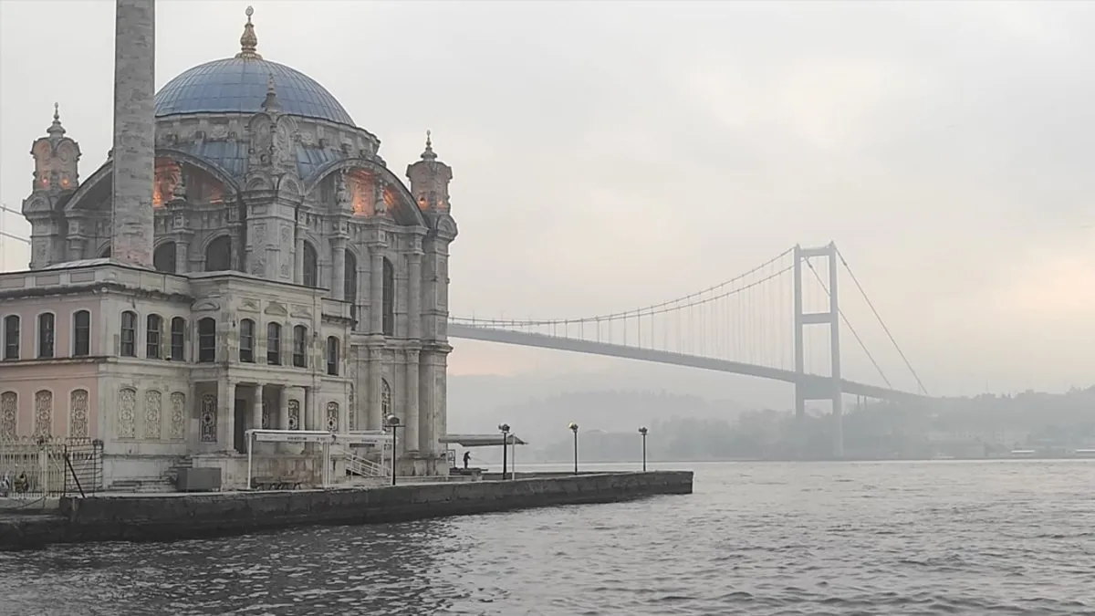 İstanbul Boğazı’nda sis etkisini gösterdi! Gemi trafiği çift yönlü durduruldu!